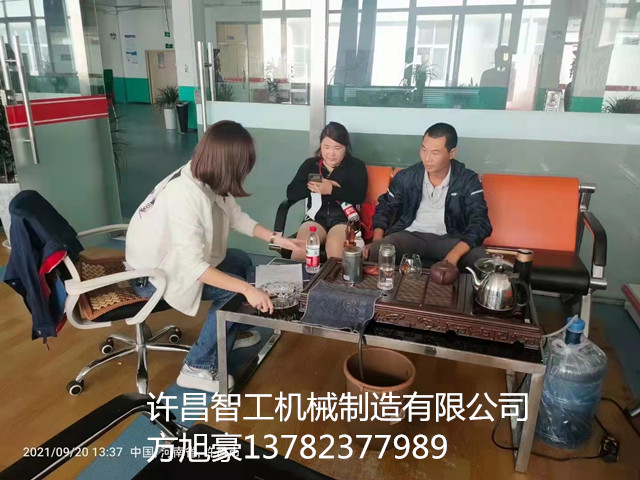 河南漯河客户来厂实地考察并订购小型炒瓜子机一台